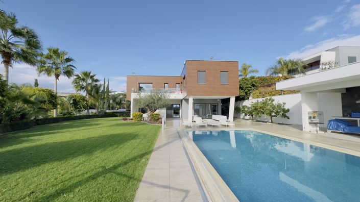 Image No.1-6 Bed House for sale