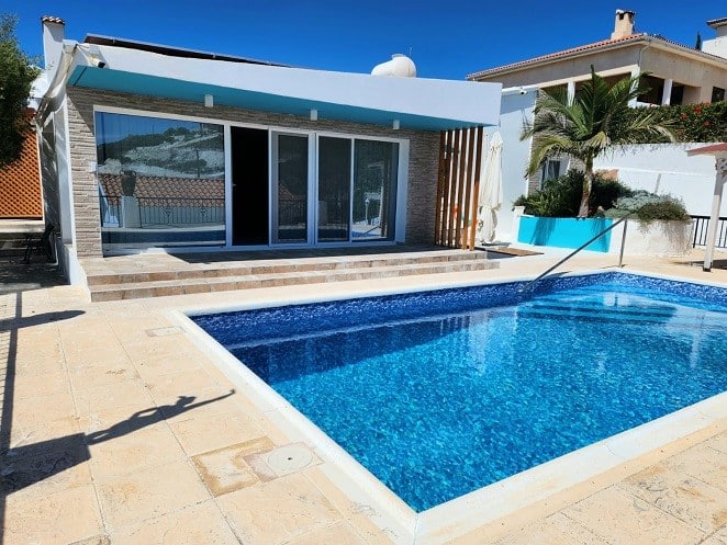 Image No.1-4 Bed House for sale