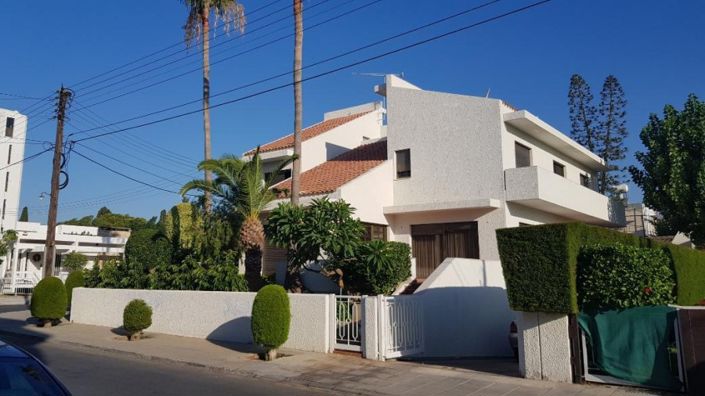 Image No.1-4 Bed House for sale