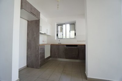 592331-town-house-for-sale-in-chlorakaorig