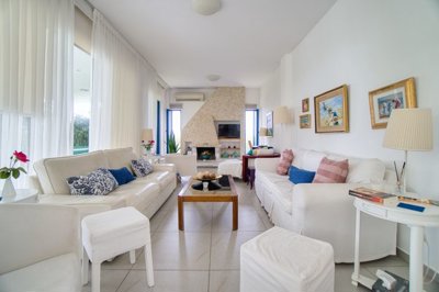 606498-detached-villa-for-sale-in-mandriaorig