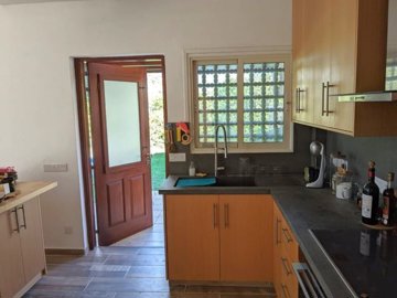 610221-detached-villa-for-sale-in-pissouriful