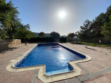 613107-detached-villa-for-sale-in-pissouriful