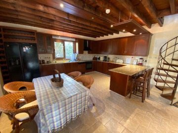 613121-detached-villa-for-sale-in-pissouriful