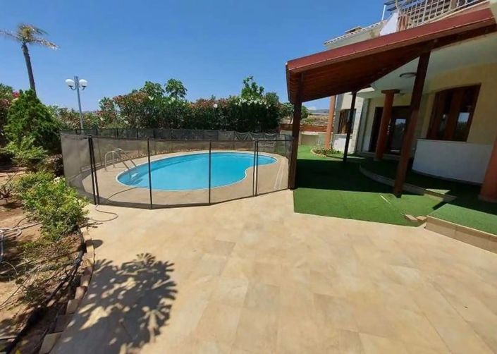 Image No.1-5 Bed House for sale