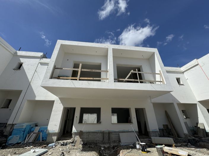 Image No.1-3 Bed House for sale