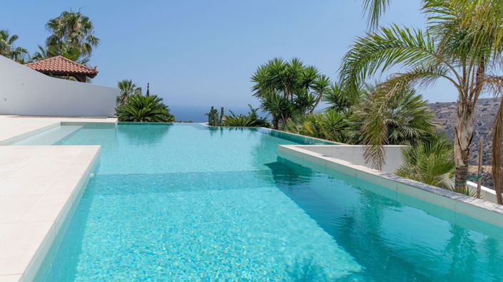 Image No.1-5 Bed House for sale