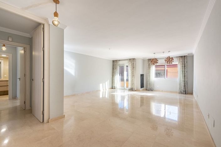 Image No.1-4 Bed Apartment for sale