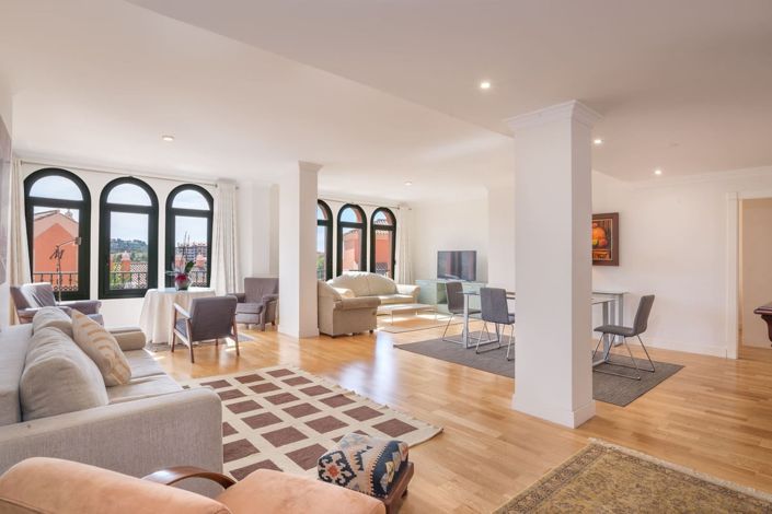 Image No.1-4 Bed Apartment for sale