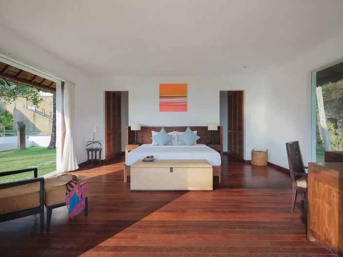 Image No.10-17 Bed Property for sale