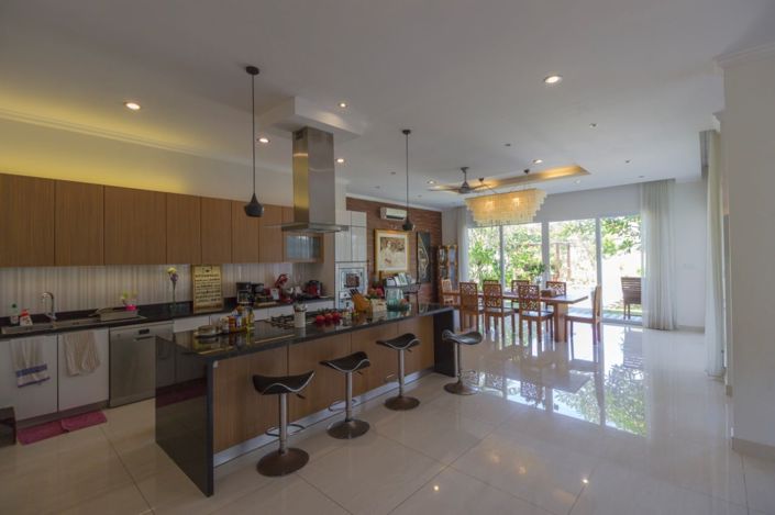 Image No.2-6 Bed Villa for sale