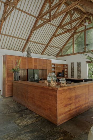Image No.1-7 Bed Villa for sale