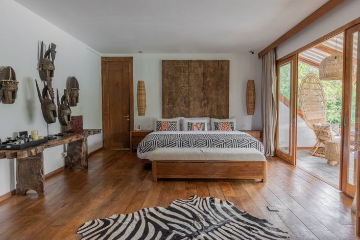 Image No.4-7 Bed Villa for sale