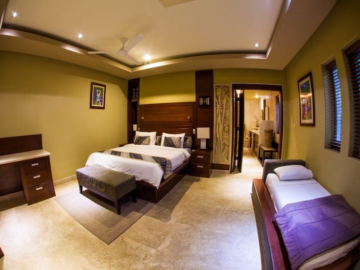 Image No.8-7 Bed Villa for sale