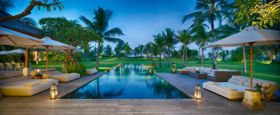 picture-pool-deck-at-dusk