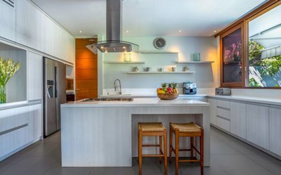 9-villa-cendrawasih-spotless-kitchen-1