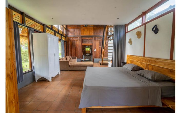 Image No.1-6 Bed Villa for sale