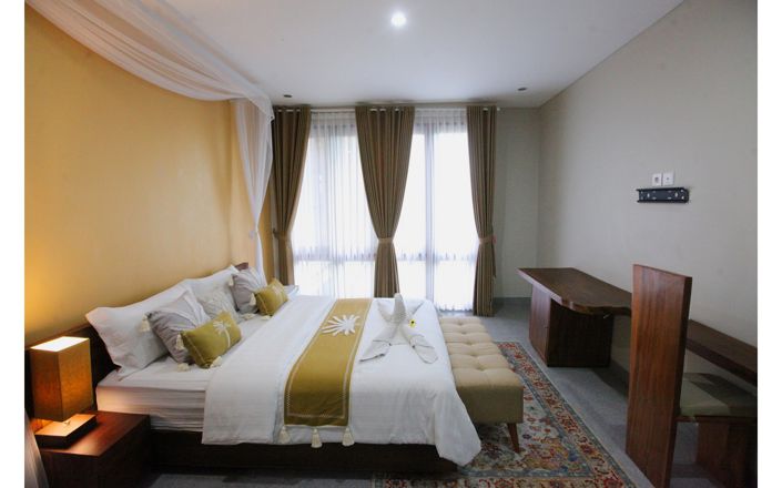 Image No.5-8 Bed House for sale