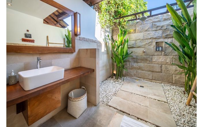 Image No.9-22 Bed Property for sale