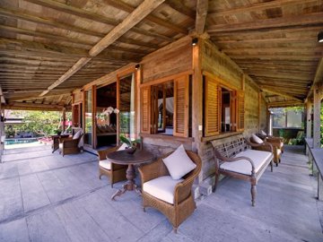 impiana-cemagi-joglo-villa-veranda