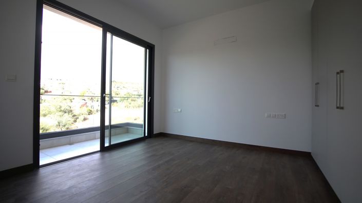 Image No.7-Appartement de 2 chambres à vendre à Mouttagiaka