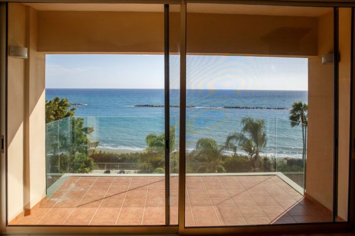 Image No.8-Appartement de 2 chambres à vendre à Mouttagiaka