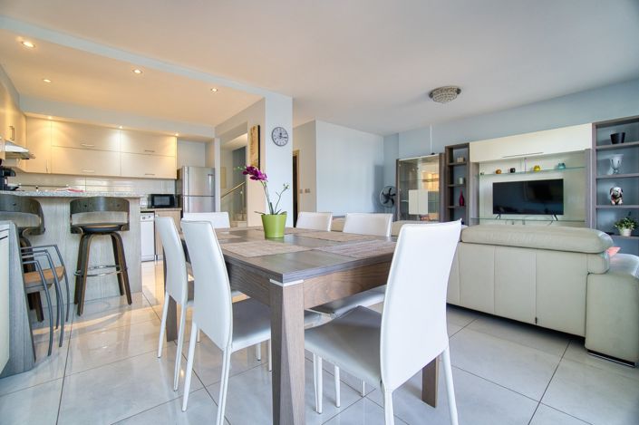 Image No.10-3 Bed Apartment for sale