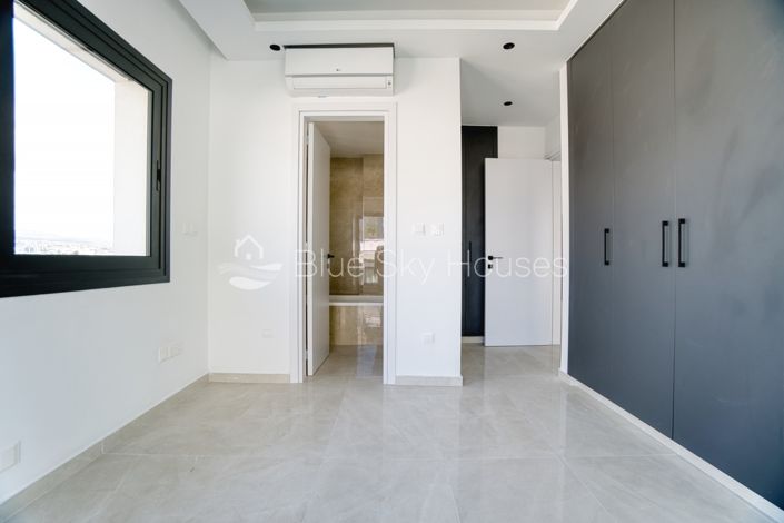 Image No.8-3 Bed Apartment for sale