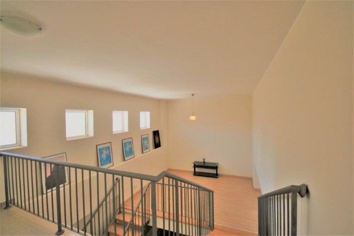 Image No.8-Appartement de 4 chambres à vendre à Agios Tychonas