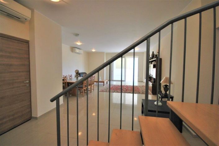 Image No.9-Appartement de 4 chambres à vendre à Agios Tychonas