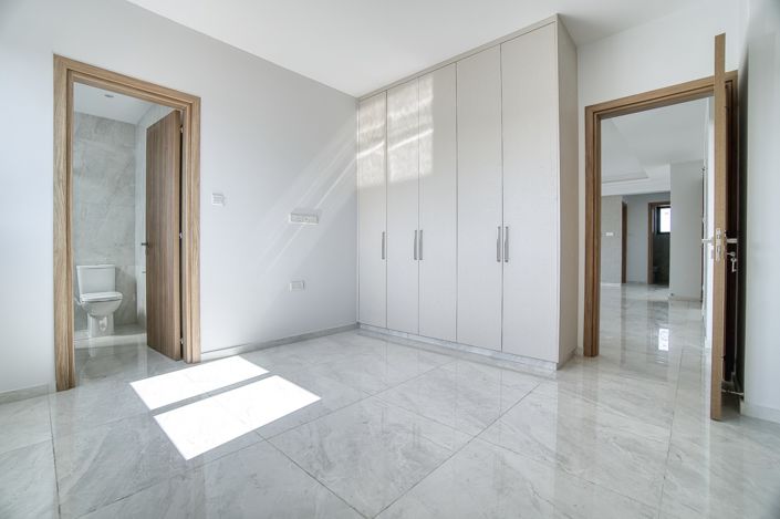 Image No.10-4 Bed Apartment for sale