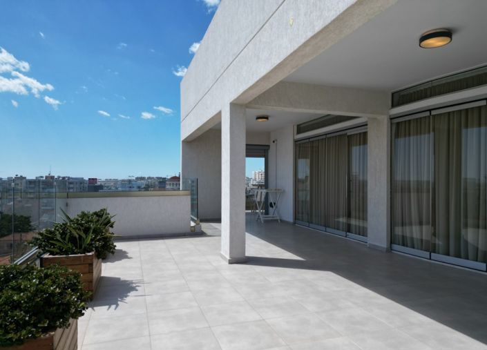 Image No.10-6 Bed Apartment for sale