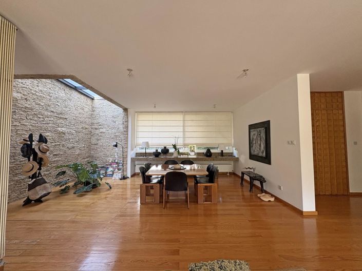 Image No.1-2 Bed House for sale