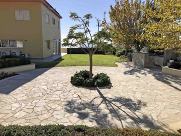 7-west-garden-looking-south-copy-large