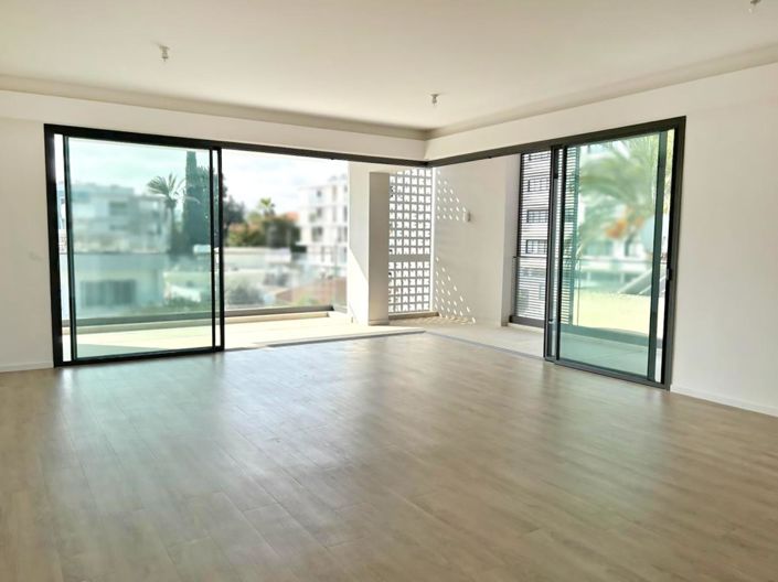 Image No.1-3 Bed Apartment for sale