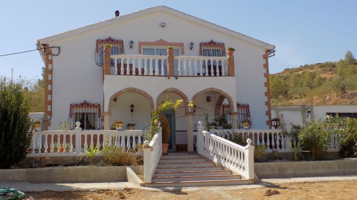Image No.1-4 Bed House for sale