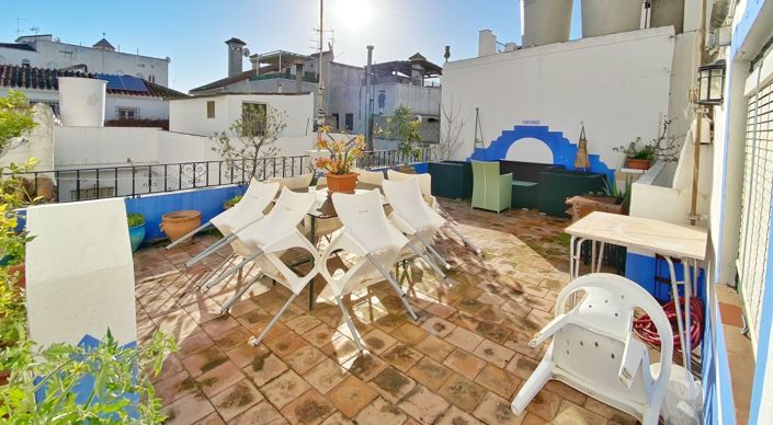Image No.1-5 Bed House for sale