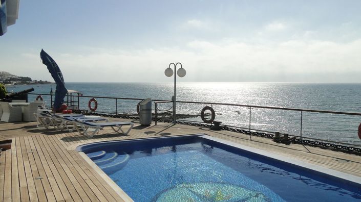Image No.1-6 Bed House for sale