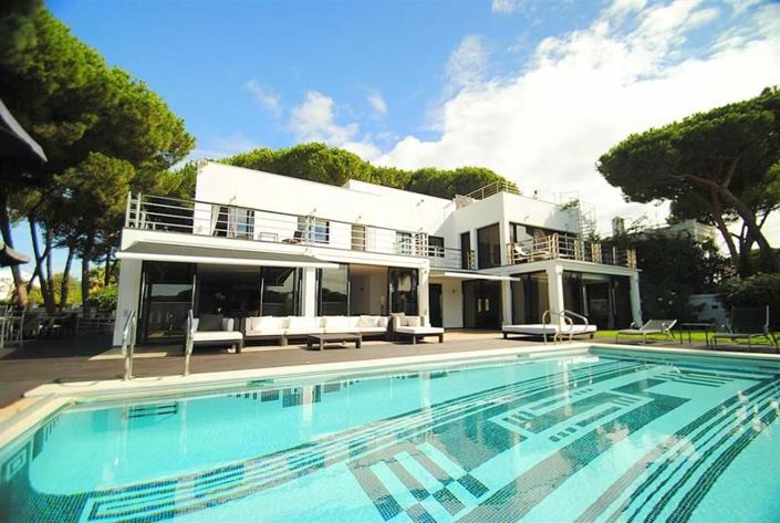 Image No.1-8 Bed House for sale