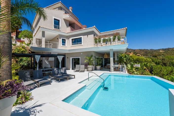 Image No.1-7 Bed House for sale