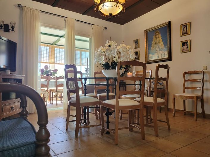 Image No.1-5 Bed House for sale