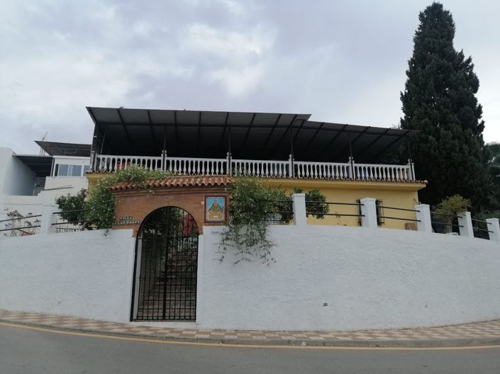 Image No.1-4 Bed House for sale