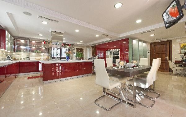 Image No.1-7 Bed House for sale