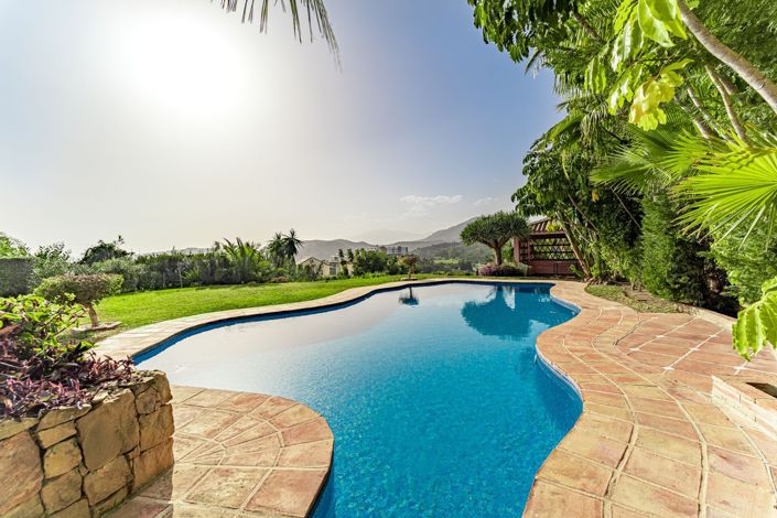 Image No.1-5 Bed House for sale