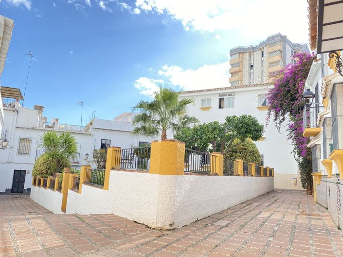 Image No.1-4 Bed House for sale