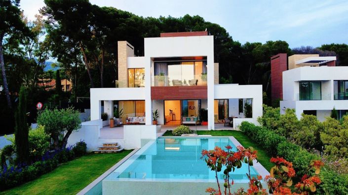 Image No.1-5 Bed House for sale