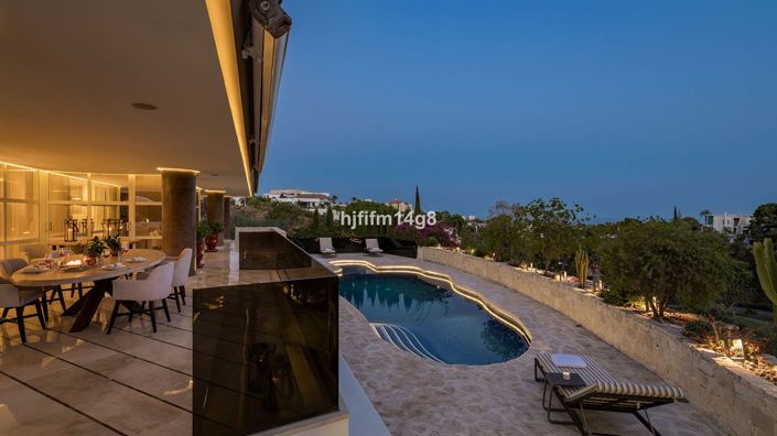 Image No.1-5 Bed House for sale