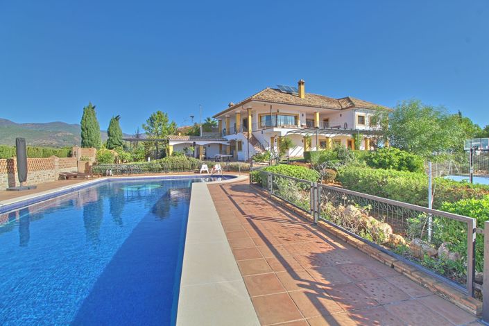 Image No.1-5 Bed House for sale