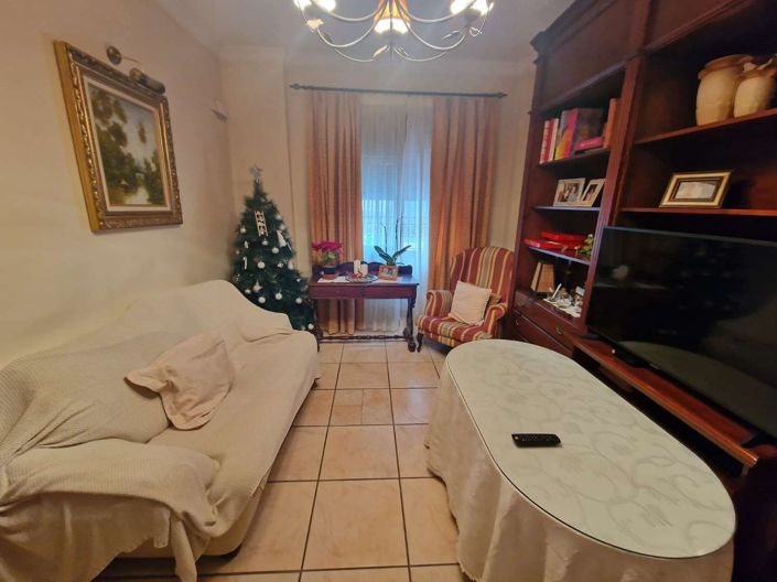 Image No.1-5 Bed House for sale