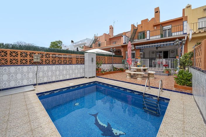 Image No.1-4 Bed House for sale